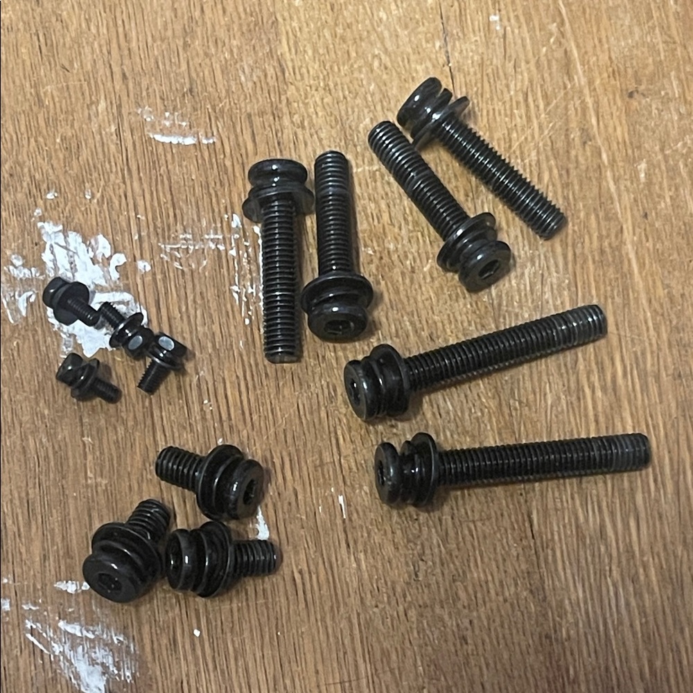 Assorted Bolts with washers - Picture 9 of 9